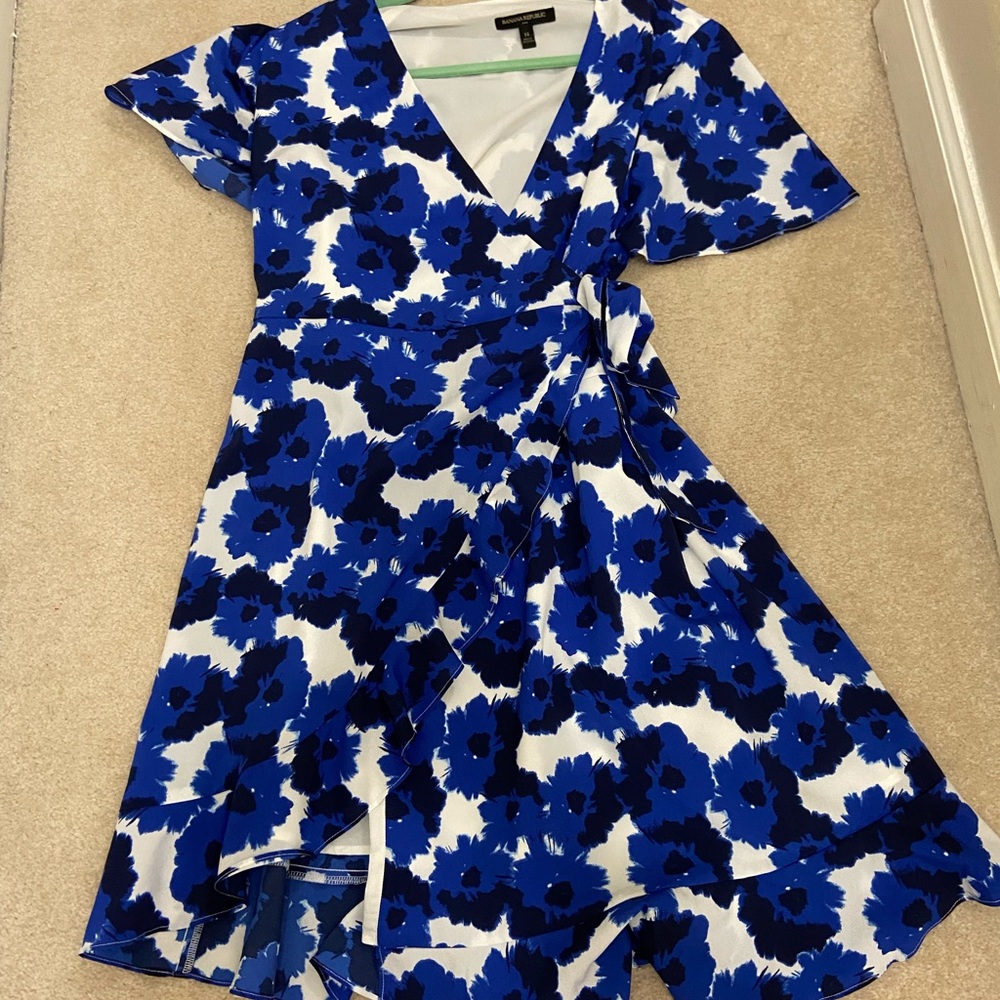 (14) Banana Republic wrap dress